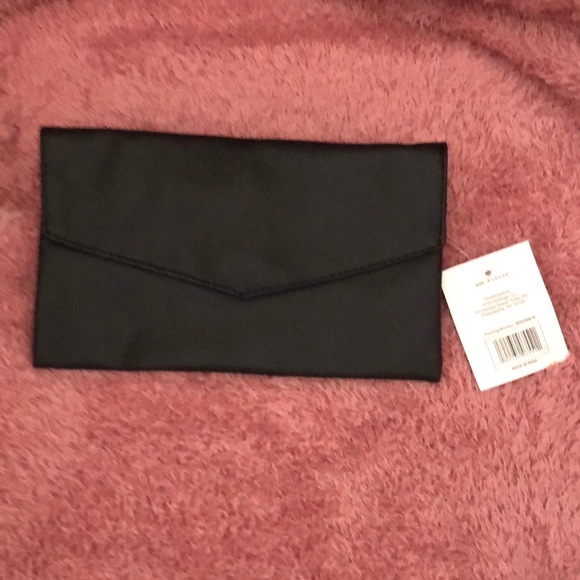 # 28 Black Small Fannypack - Picture 1 of 5